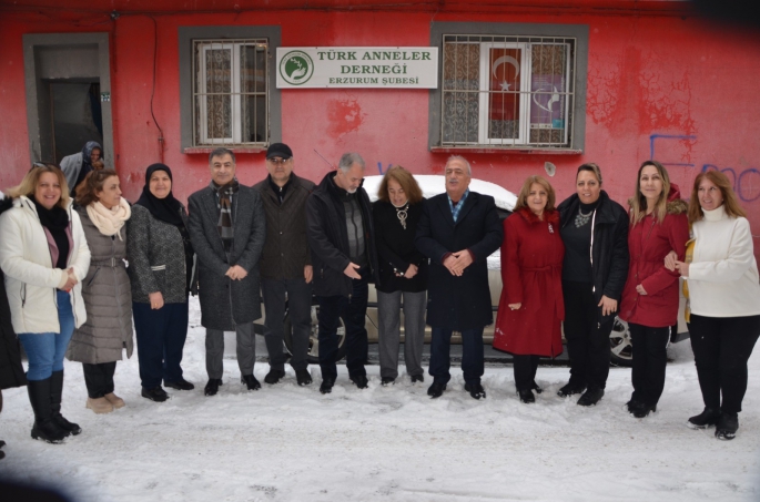 Atatürk Üniversitesi Rektörü Prof Dr Çomaklı, Türk Anneler Derneği üyeleriyle bir araya geldi