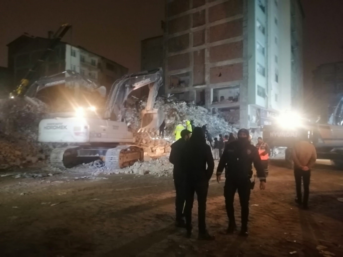 Elazığ'da çöken binada polis memurunun cansız bedenine ulaşıldı
