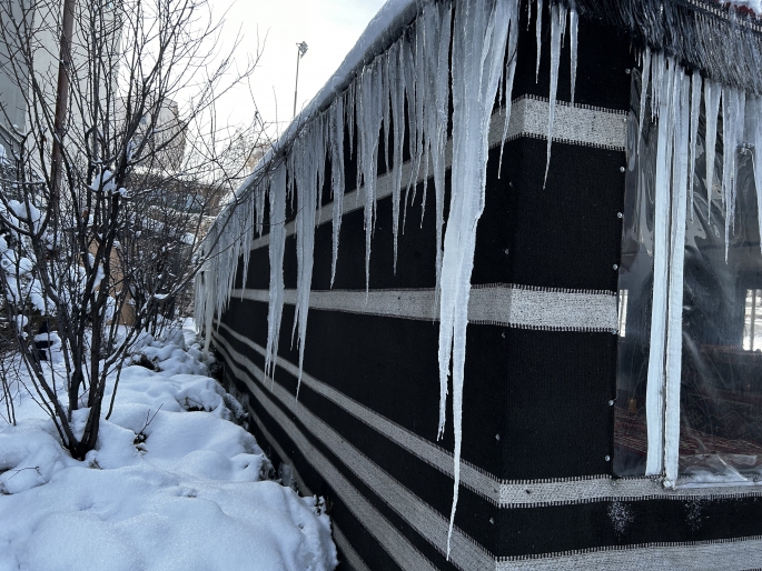 Erzurum'da 2 metrelik buz sarkıtları oluştu