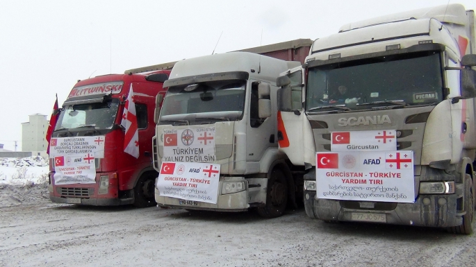 Gürcistan'daki Azeri Türklerinden deprem bölgesine anlamlı yardım