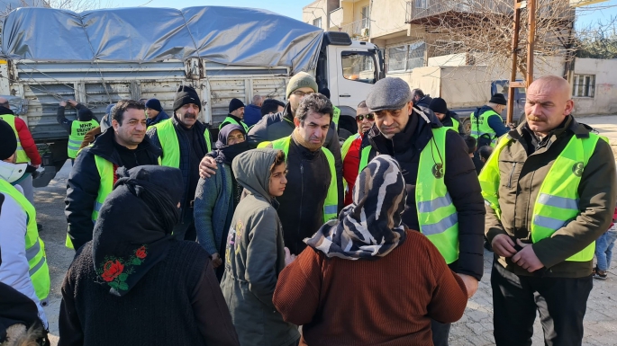 İspir'in afetzedeler için seferberliği, Başkan Coşkun'un "Biz Türkiye'yiz" şiiriyle anlatıldı