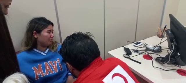 Kan vermeye gittiği merkezde evinin yıkıldığını öğrendi