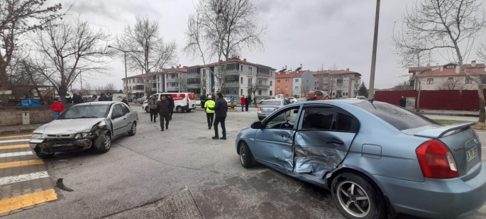 3 araçlı trafik kazası: 1 yaralı