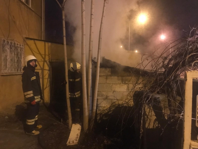 Odunlukta çıkan yangın itfaiye ekiplerince söndürüldü