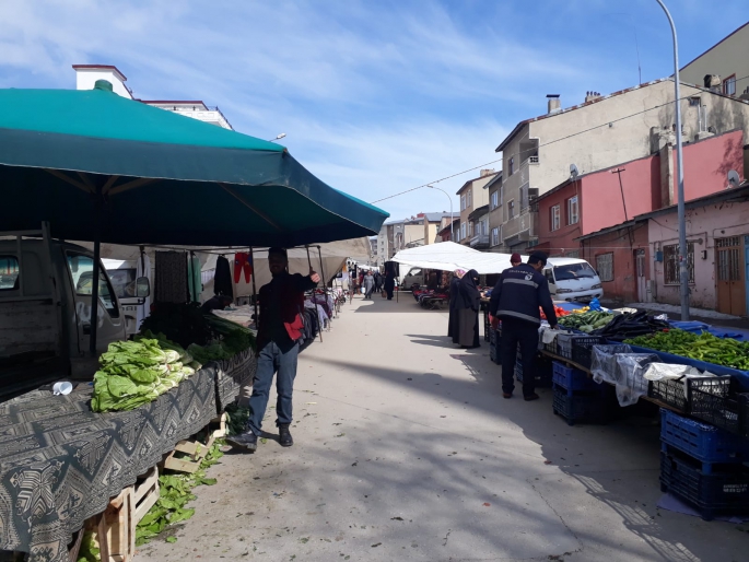 PAZAR YERLERİ YAĞIŞLARIN KURBANI OLDU