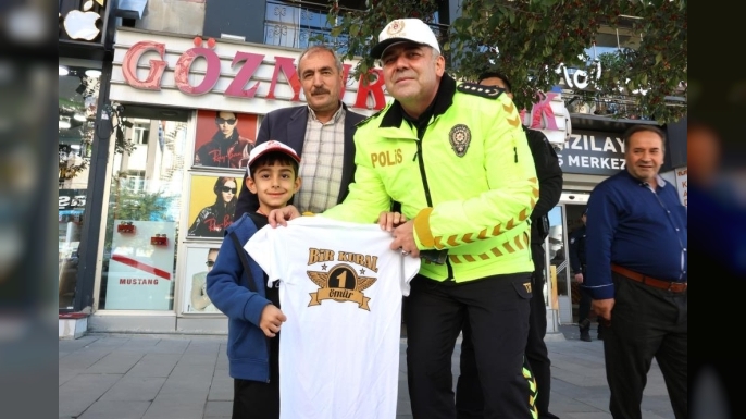 Erzurum’da polisten "Önce Yaya" farkındalığı uygulaması