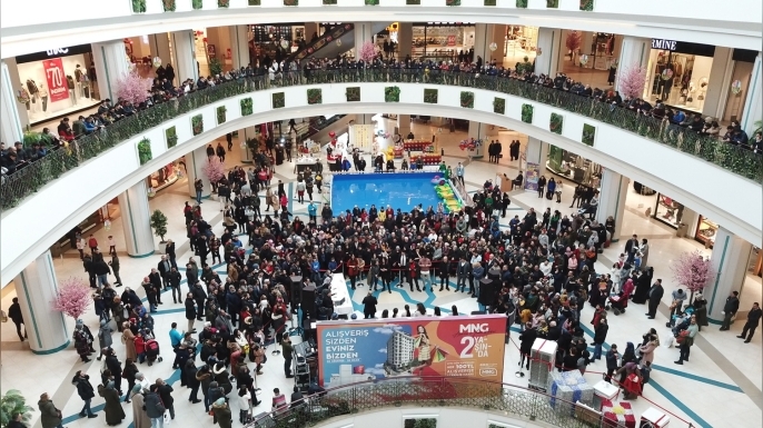 Erzurum’da Hafta Sonu AVM Yoğunluğu