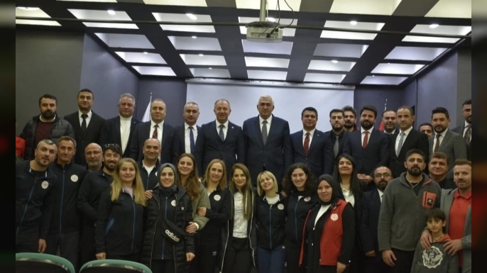 Öz, gençlerle sohbet etti