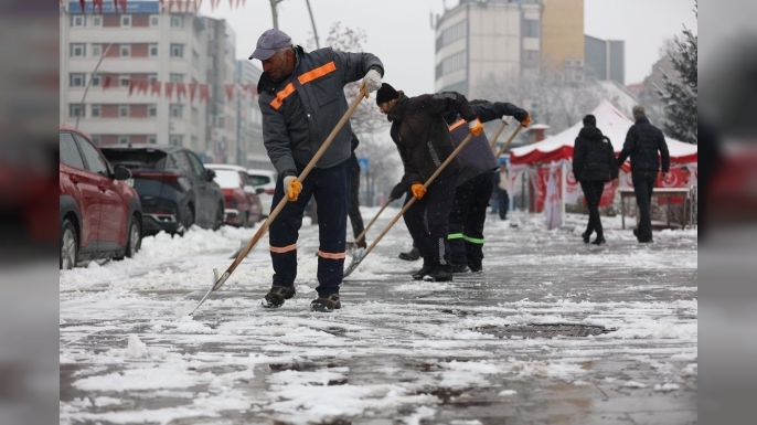 Buzlanmaya karşı ekipler sahada