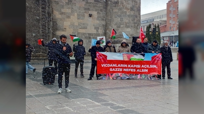 Vicdan susmadı: hekimler 111. haftada da Filistin için yürüdü