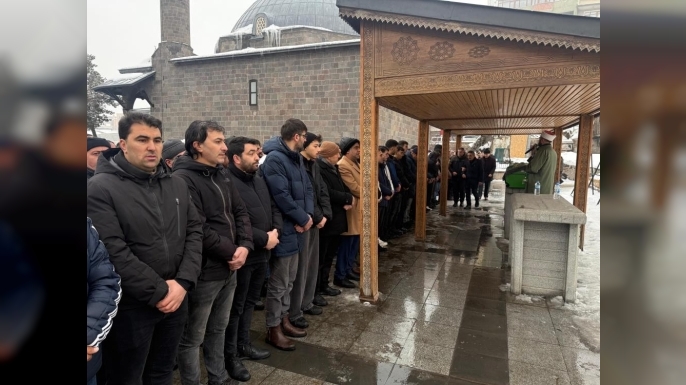Erzurum’da eğitim camiası Ülkühan öğretmene ağladı