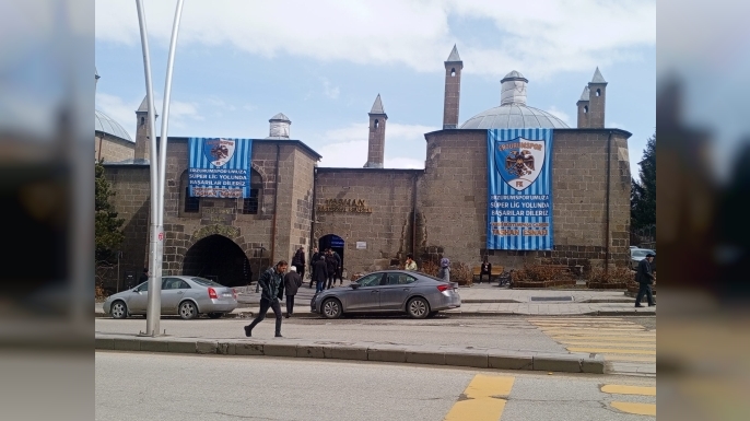 Erzurum tek yürek oldu şehir mavi-beyaza büründü