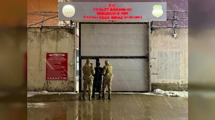 Jandarmadan düzensiz göçmen operasyonu; 7 düzensiz göçmen, 4 organizatör yakalandı