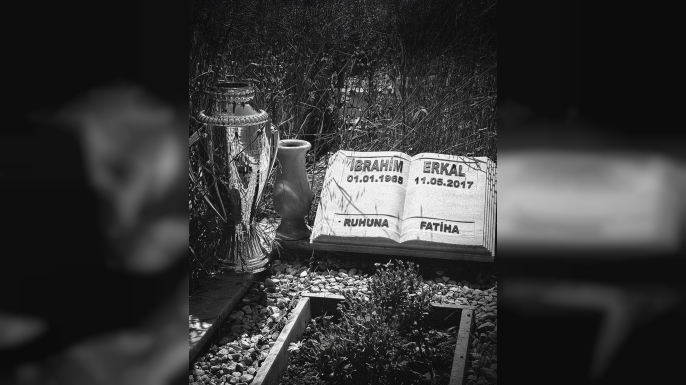 Şampiyonluk kupası İbrahim Erkal’ın Kabrine götürüldü