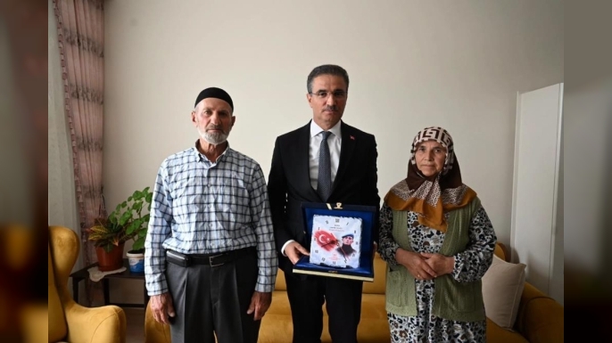 Vali Baruş'tan Narman'da şehit ailesi ve gaziye anlamlı ziyaret