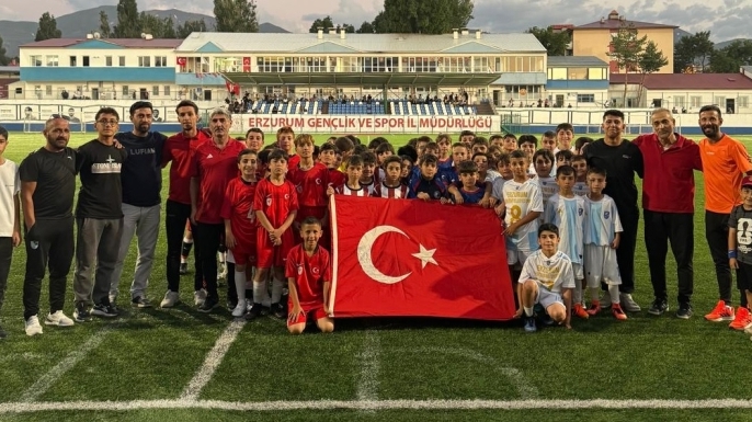 Futbolun özlenen ruhu Erzurum’da yaşadı