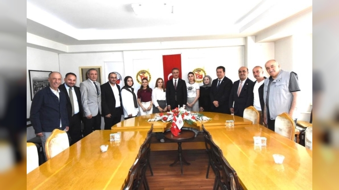 Vali Baruş'tan DAGC'ye iade-i ziyaret