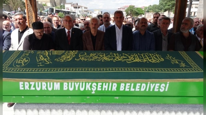 Gazeteci Öztürk Akkök dualarla uğurlandı
