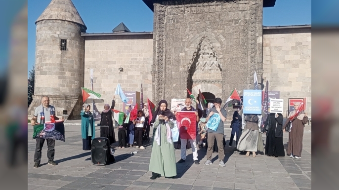 “Zulme sessiz kalmıyor, hakikatten geri durmuyoruz”