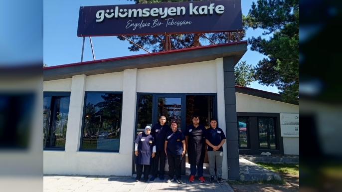 Gülümseyen kafe, Erzurum’da yüzleri güldürüyor