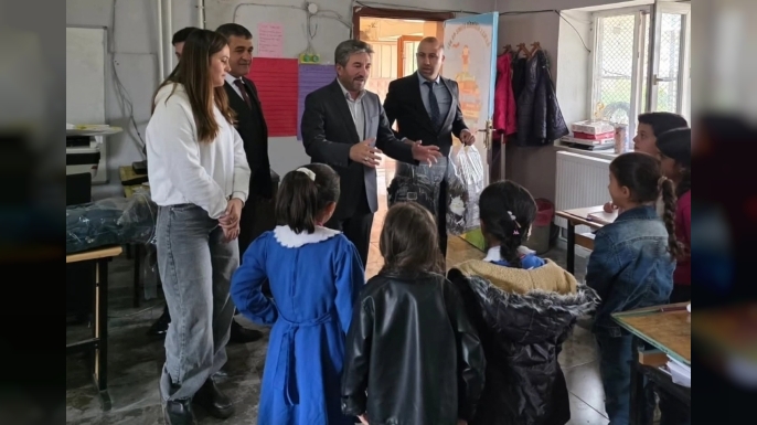 Eğitim-Bir-Sen’den Karayazı’da eğitime destek