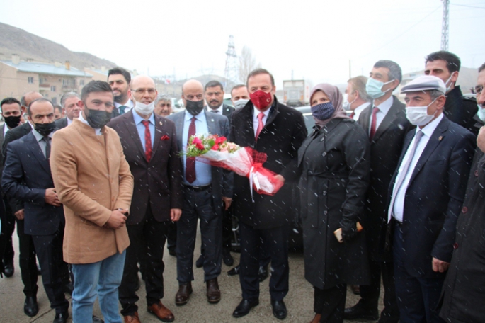 Ağıralioğlu, Oltu’da esnafı ziyaret etti