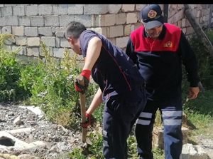 Ağrı’da kuyuya düşen yavru köpeği itfaiye kurtardı