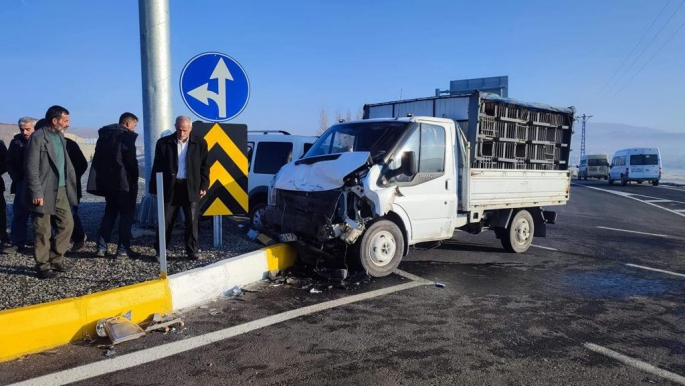 Ağrı’da meydana gelen kazada 6 kişi yaralandı