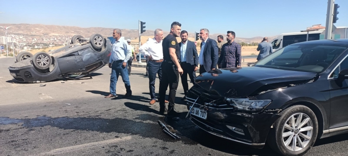 AK Parti Elazığ İl Başkanı Yıldırım'ın bulunduğu araç kaza yaptı