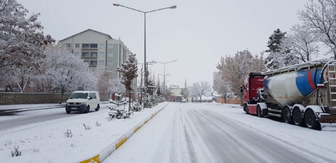 Aşkale beyaz gelinliğini giydi