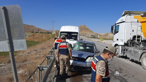 Aşkale’de trafik kazası: 3 yaralı