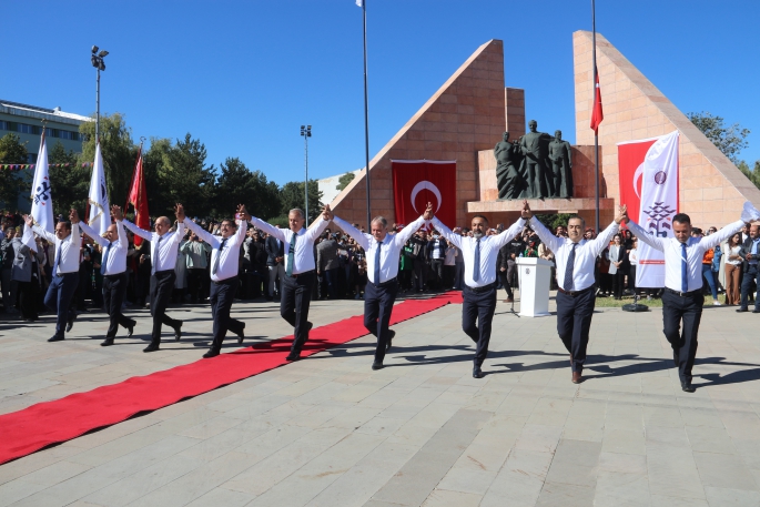 Atatürk Üniversitesi 65’nci akademik yılı düzenlenen çeşitli etkinliklerle açıldı