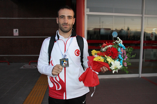 Avrupa’dan gümüş madalya ile döndü
