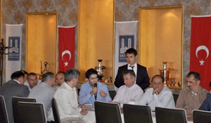 Azmiyle gençlere örnek oluyor