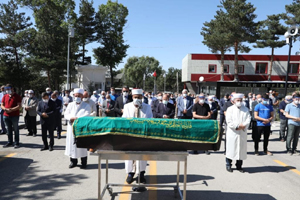 Bakan Akdağ’ın amcası son yolculuğuna uğurlandı