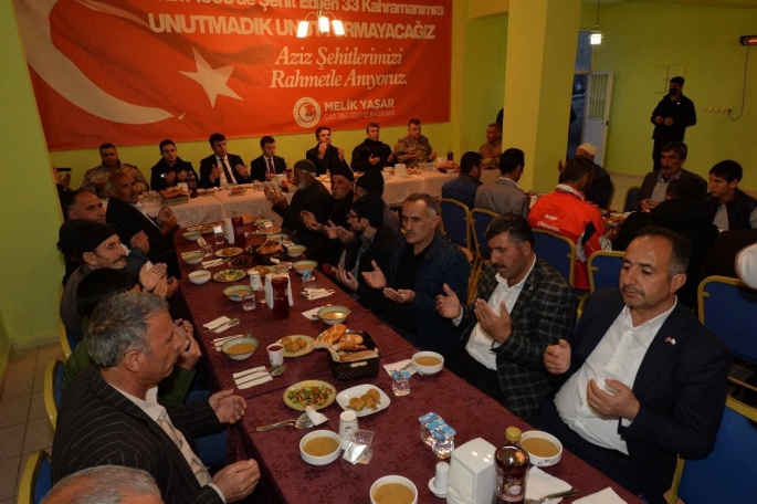 Başkan Yaşar; 1993 yılında Yavi Mahallesi’nde şehit edilen 33 vatandaşın ailesi ile iftar yemeğinde bir araya geldi