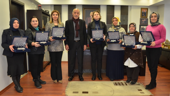 Başkan Yücelik’ten KGK İcra Komitesine plaket