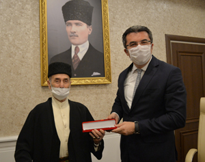 Dadaş Necati söyledi, Vali Memiş duygulandı