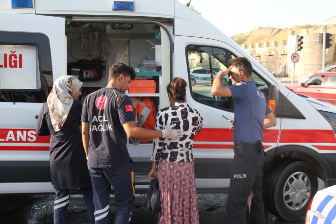Elazığ’da yolcu minibüsü ile otomobil çarpıştı: 8 yaralı