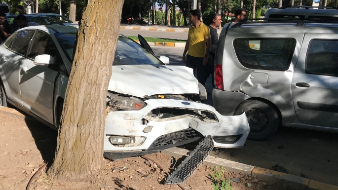 Elazığ’da zincirleme trafik kazası: 3 yaralı