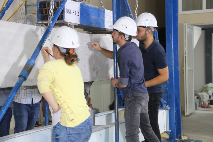 Elazığ depreminden yola çıktılar inşaat sektöründe kışın beton dökerek dünyada bir ilke imza attılar