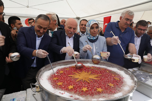 Erzurum’da binlerce vatandaşa aşure dağıtıldı