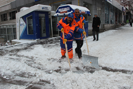 Erzurum’da kar yağışı ve soğuk hava etkili oluyor