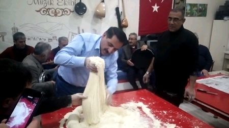 Erzurum’da kış gecelerinin vazgeçilmezi: Tel helvası