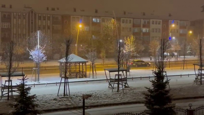 Erzurum'da Nisan ayında kar süprizi: Kent beyaza büründü