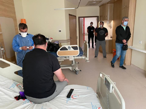 Erzurum İl Sağlık Müdürü Bedir’den sağlıkçılara moral ziyareti