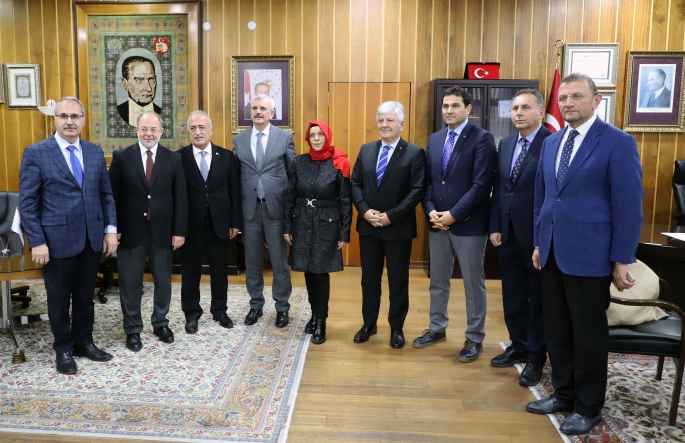 Eski Sağlık Bakanı Akdağ ve beraberindeki heyetten Rektör Çomaklı’ya ziyaret