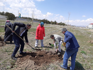 ETÜ’de “Geleceğe Nefes” projesiyle yeni fidanlar toprak ile buluştu