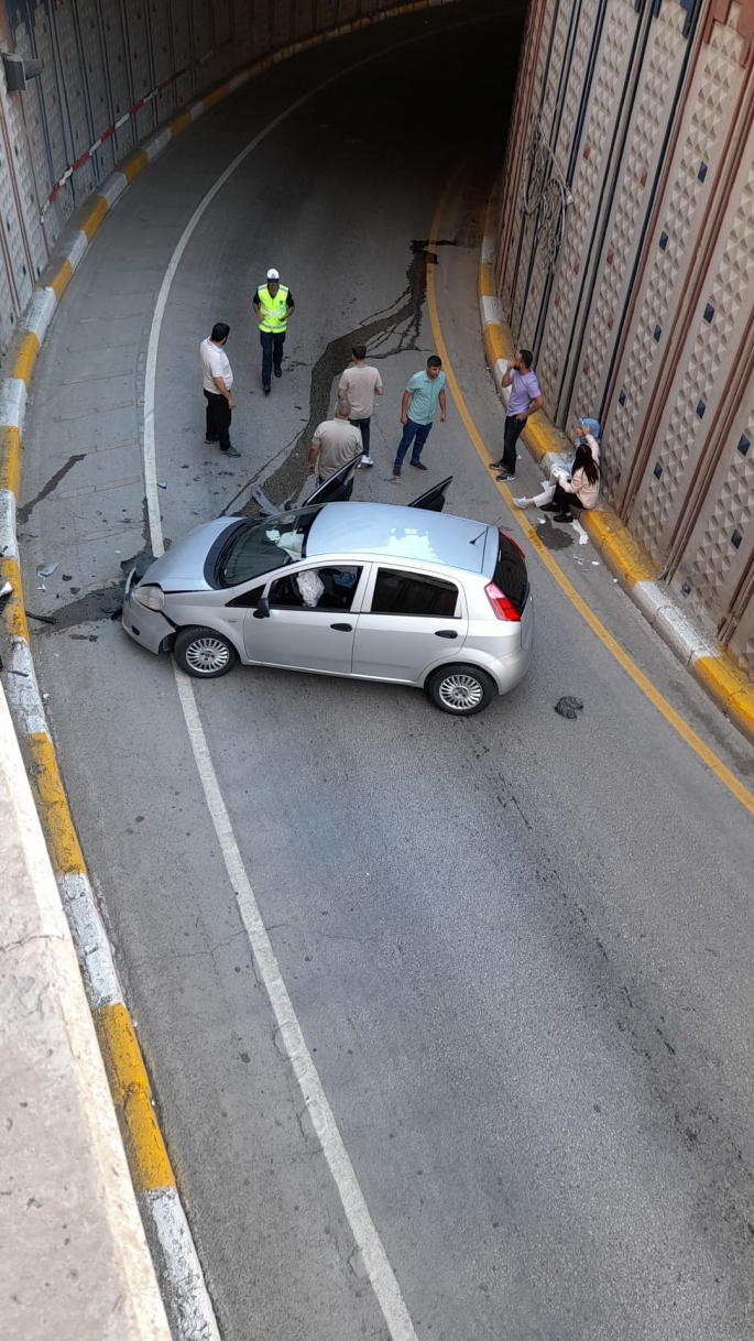 Hamidiye Köprülü Kavşağı kazalara davetiye çıkarıyor