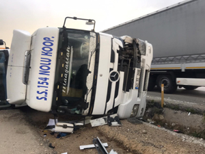 Hatalı solama yapan minibüs Tır ile kafa kafaya çarpıştı